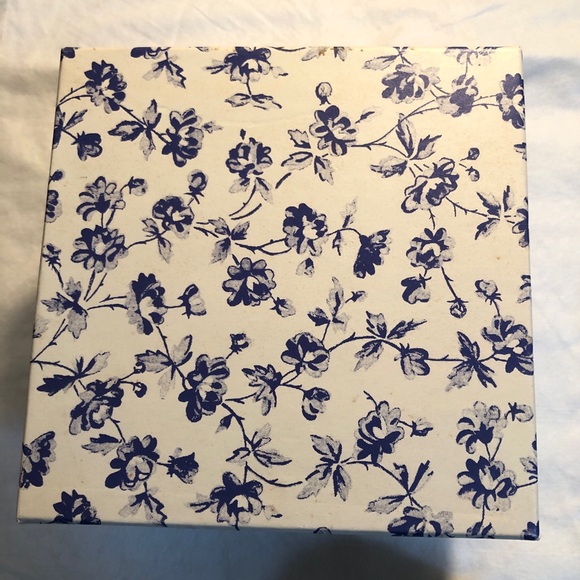 Vintage LAURA ASHLEY Lidded Pot - Picture 7 of 8